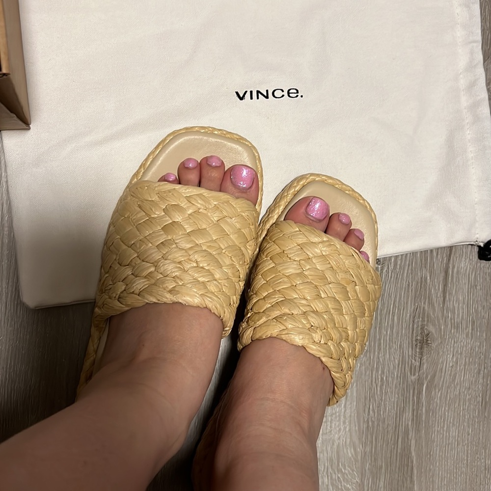 Vince sandals. - Picture 9 of 10